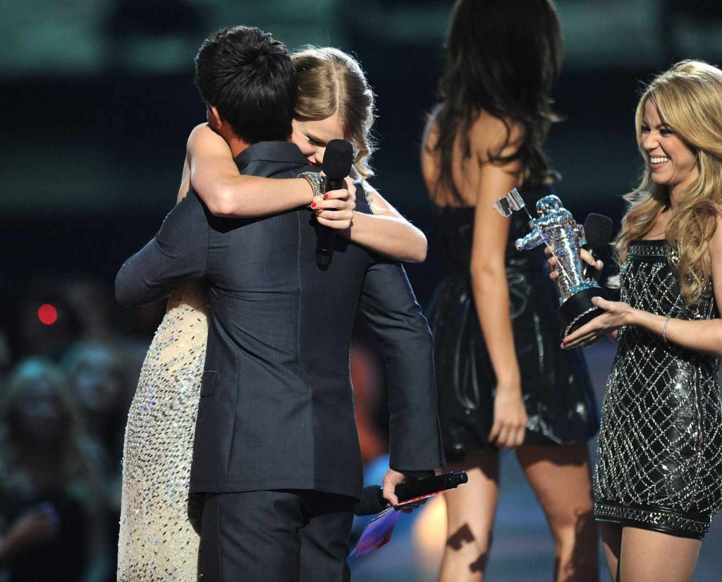 Taylor Swift and Taylor Lautner mtv